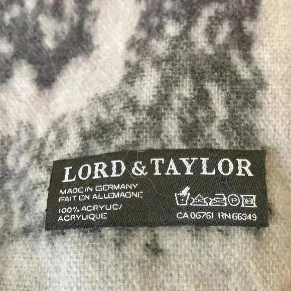 EUC Lord & Taylor animal  print scarf./ shawl - Picture 3 of 3